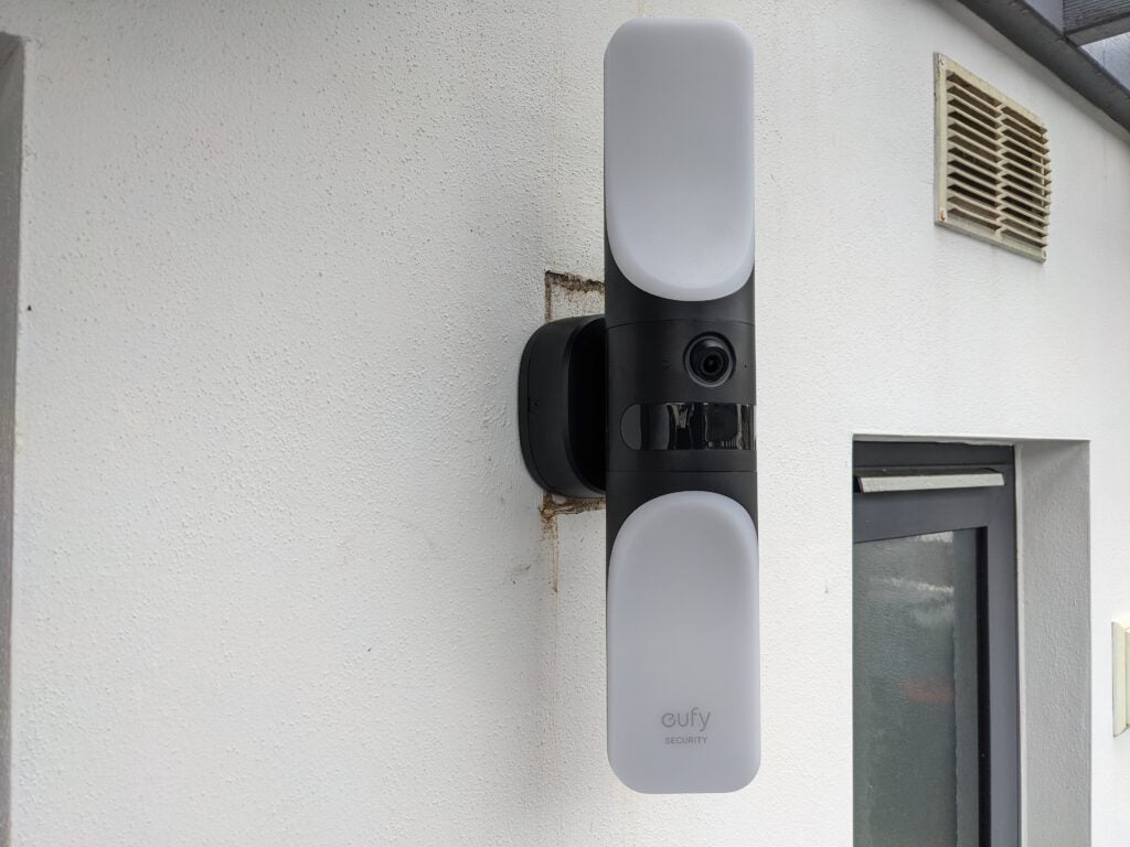 eufy-s100-wired-wall-light-cam