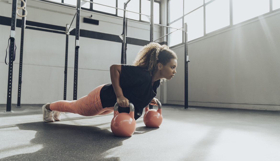 this-kettlebell-workout-will-fire-up-your-core—without-a-crunch-in-sight