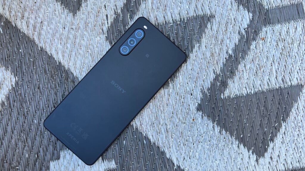 sony-xperia-10-v-review:-misplaced-priorities