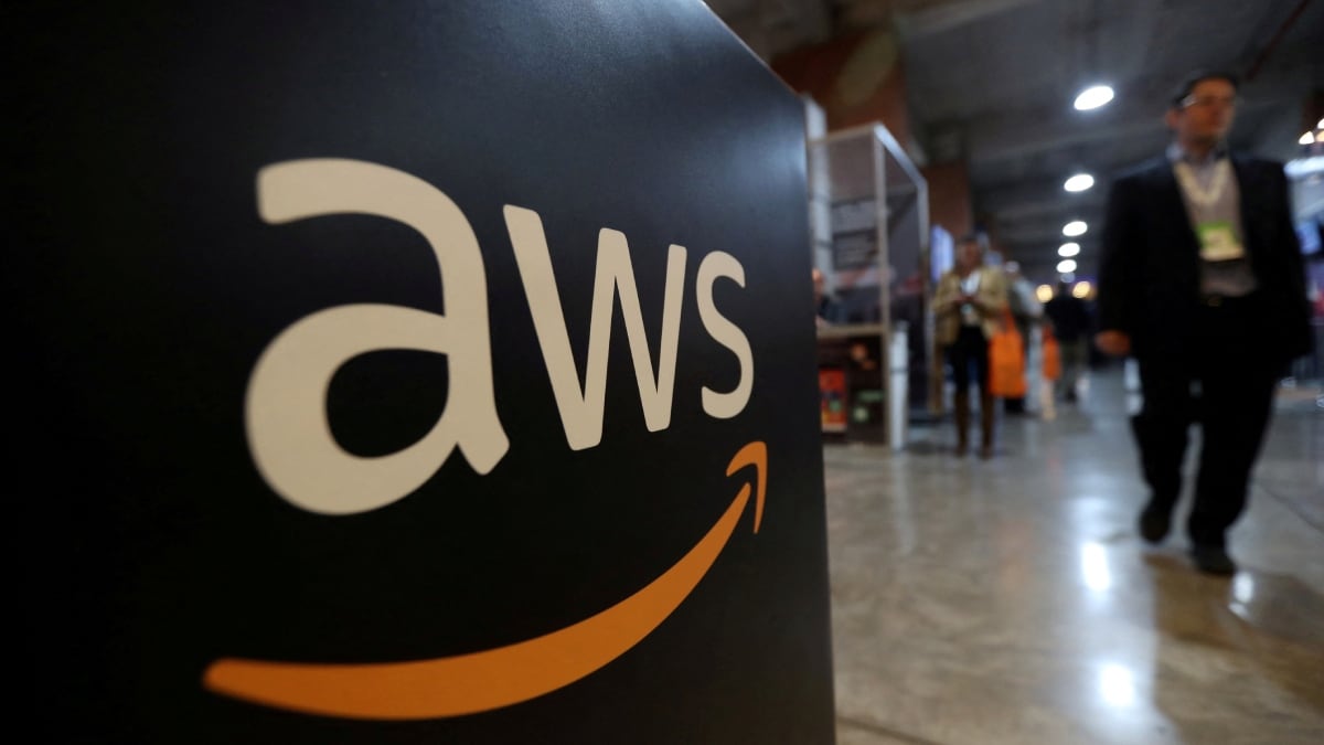 amazon-unveils-q,-a-generative-ai-chatbot-for-aws-customers