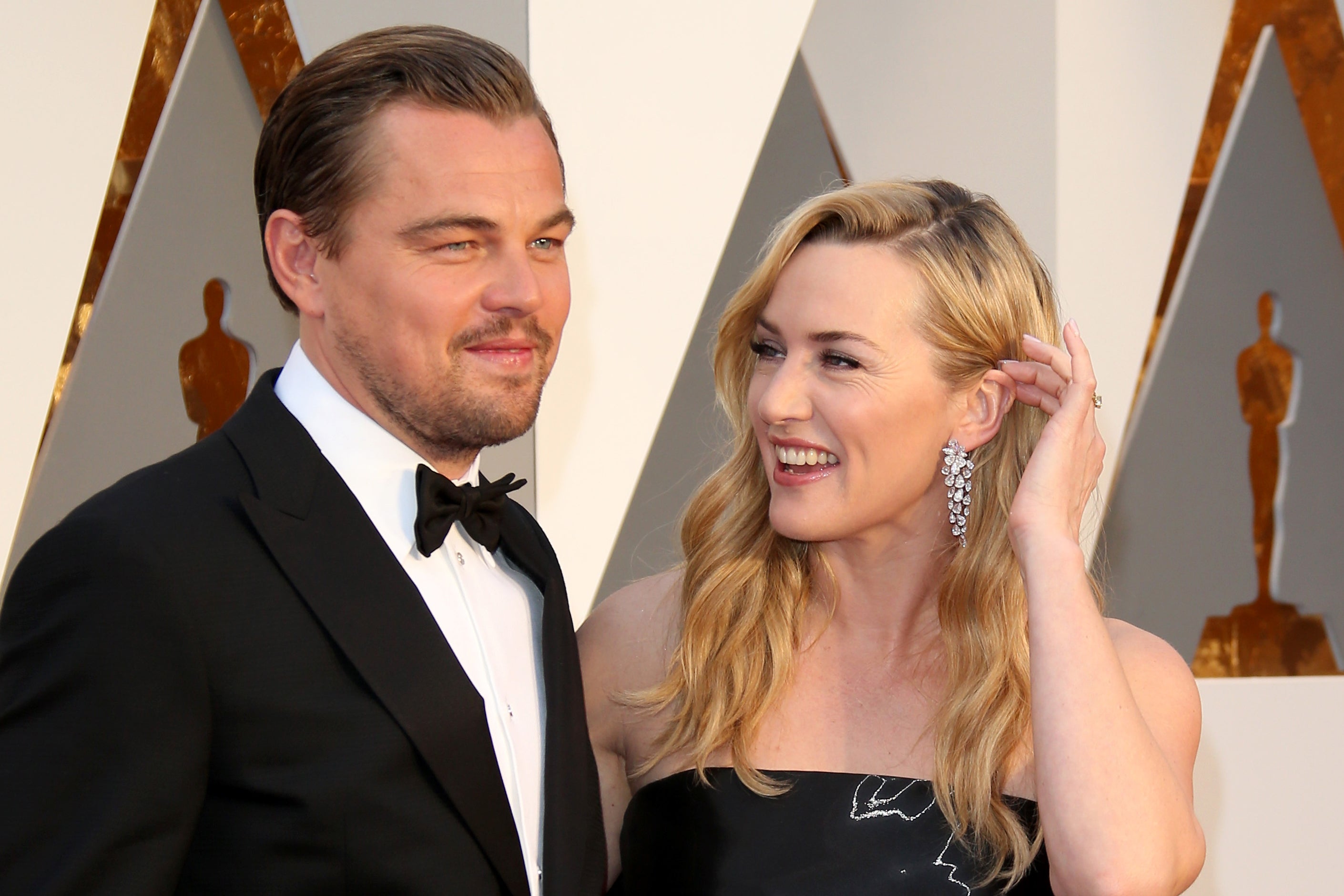 here’s-how-kate-winslet-recalled-first-bonding-with-leonardo-dicaprio-on-the-“titanic”-set