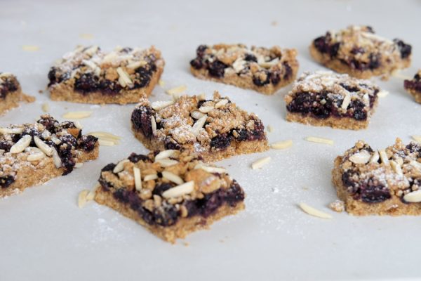 blueberry-crumble-bars-–-eat-well-nz