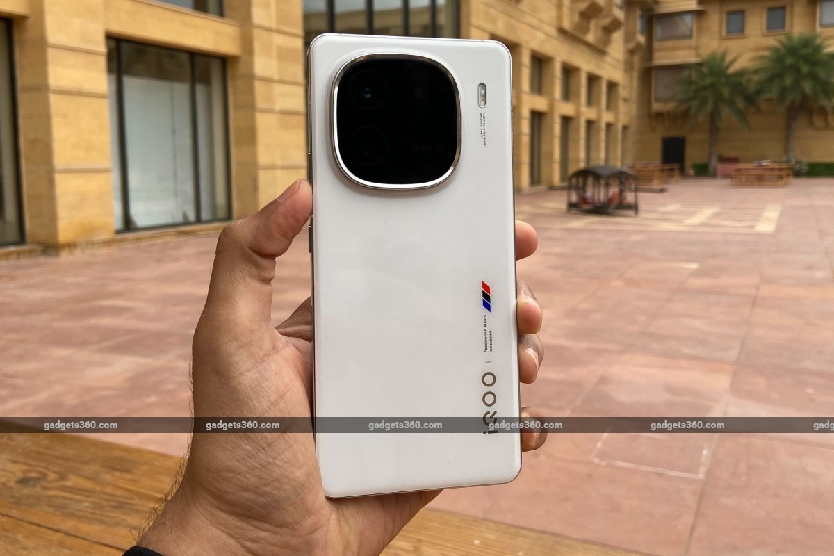 iqoo-12-first-impressions:-mature-design-meets-flagship-specifications