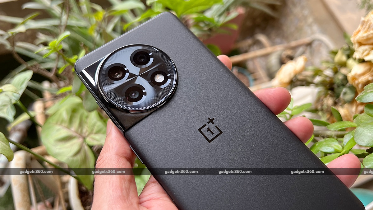 oneplus-12r-colours-leak-ahead-of-debut;-oneplus-ace-3-design-teased