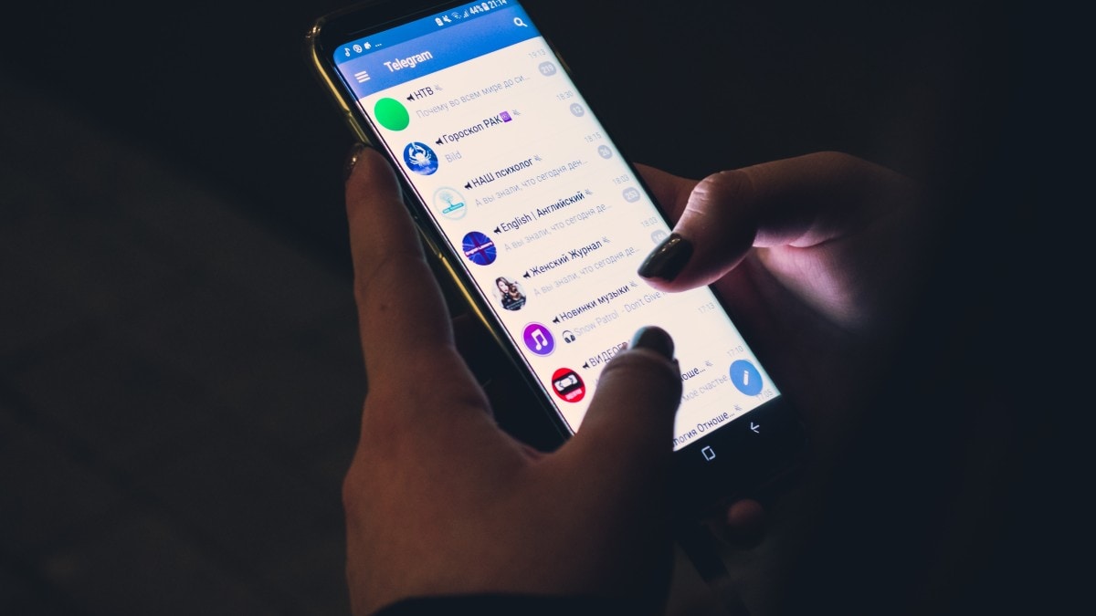 telegram-overhauls-calls-interface,-adds-thanos-snap-effect-for-deleted-texts