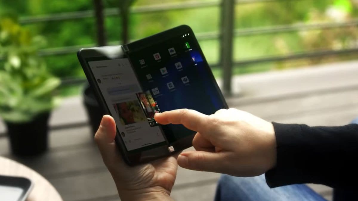 microsoft-working-on-a-foldable-smartphone,-suggests-patent-application
