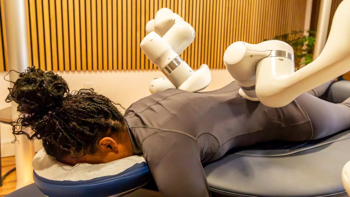 this-ai-robot-massaged-my-back-and-butt:-5-reasons-i'm-quitting-human-masseuses