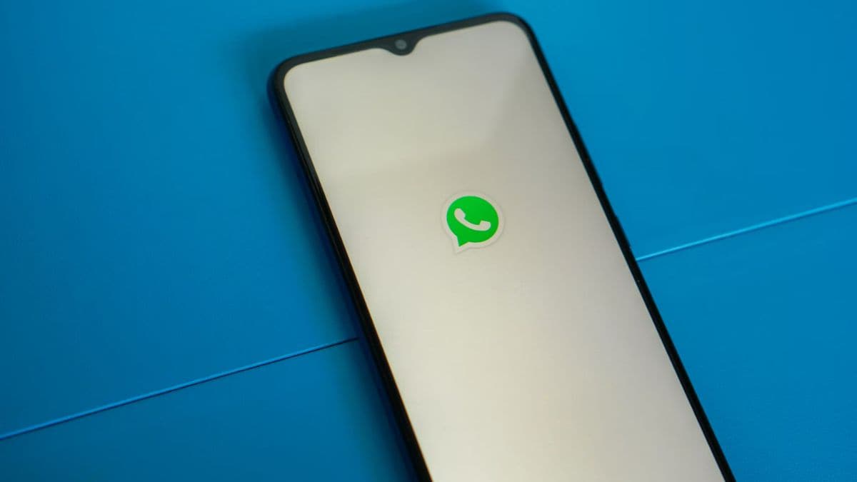 whatsapp-working-on-a-feature-to-let-users-add-favourite-contacts:-report