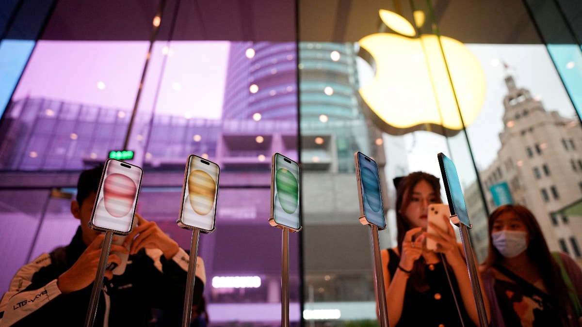 apple-set-for-big-sales-decline-as-investors-await-ai-in-iphones