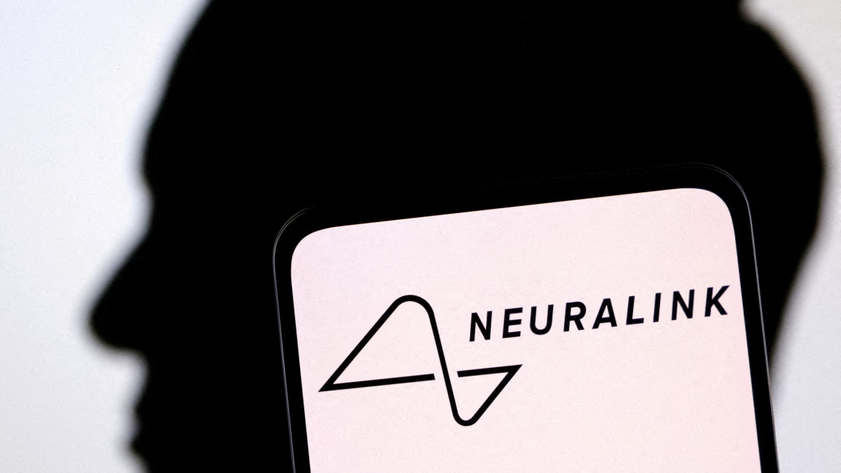 elon-musk's-neuralink-says-implant-had-issues-after-first-human-surgery