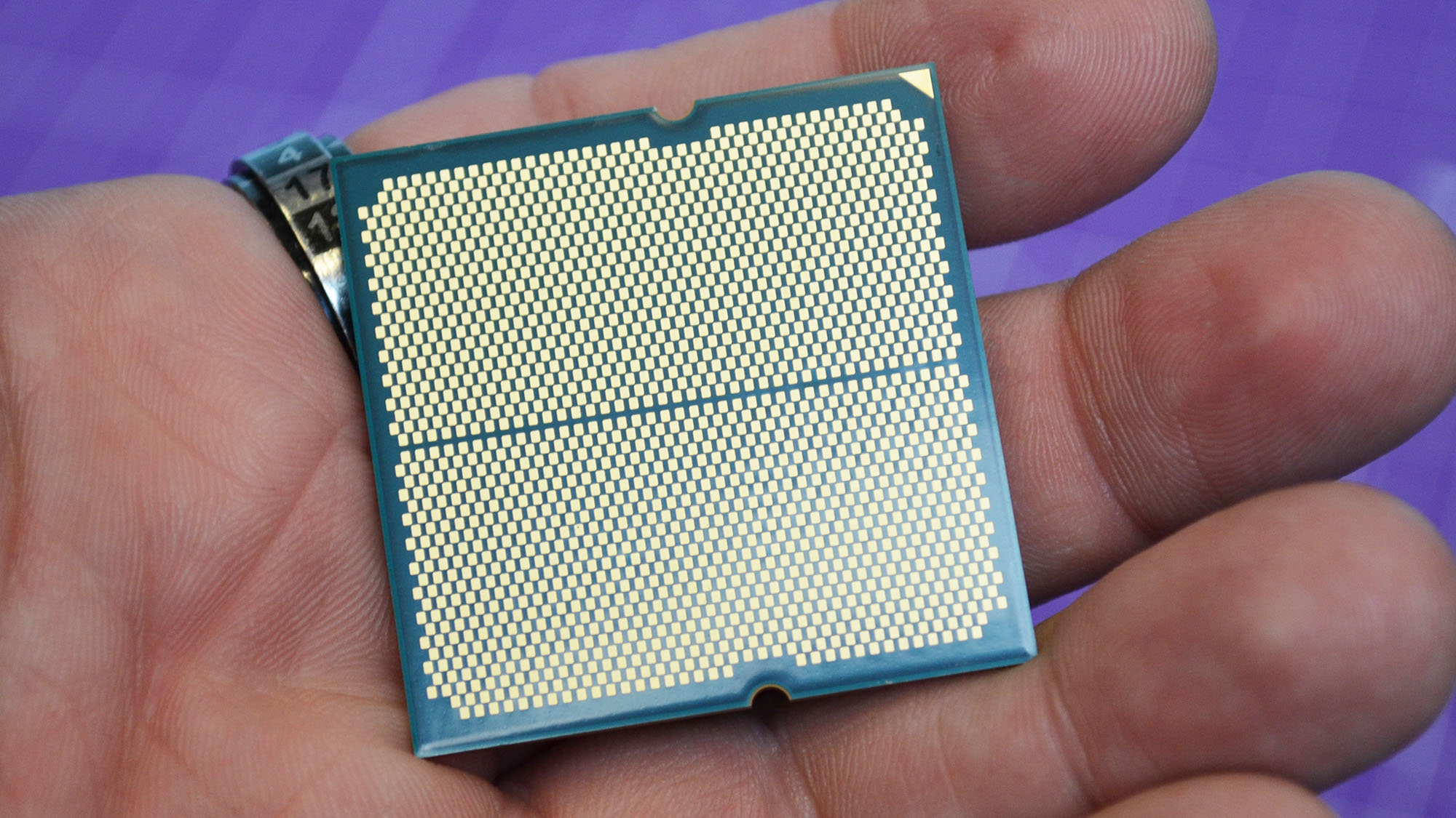 amd-admits-ryzen-9000-cpus-won’t-steal-the-gaming-crown-–-is-this-why-3d-v-cache-chips-might-be-coming-early?