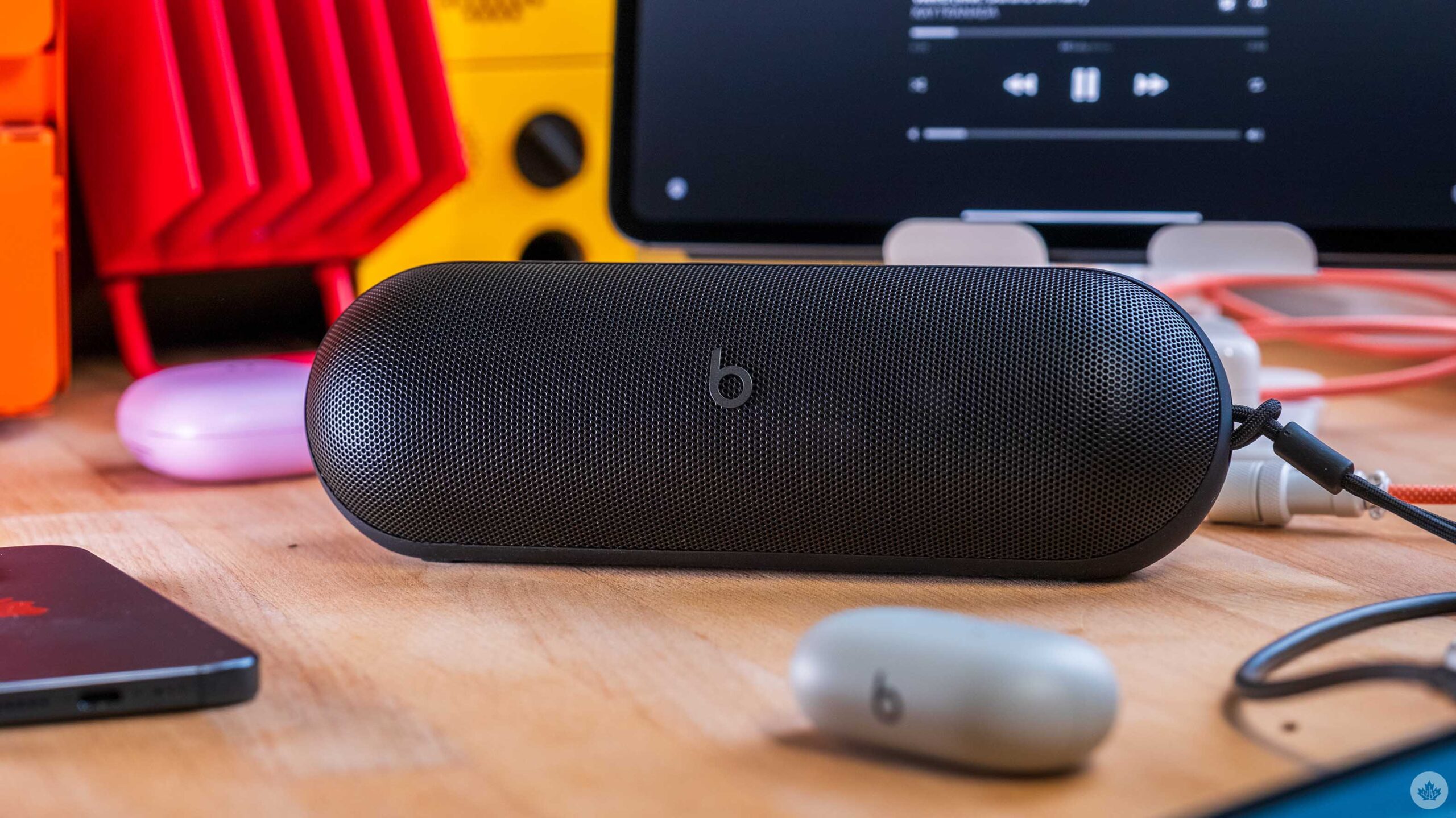 the-new-beats-pill-is-a-fantastic-speaker-with-a-questionable-control-scheme