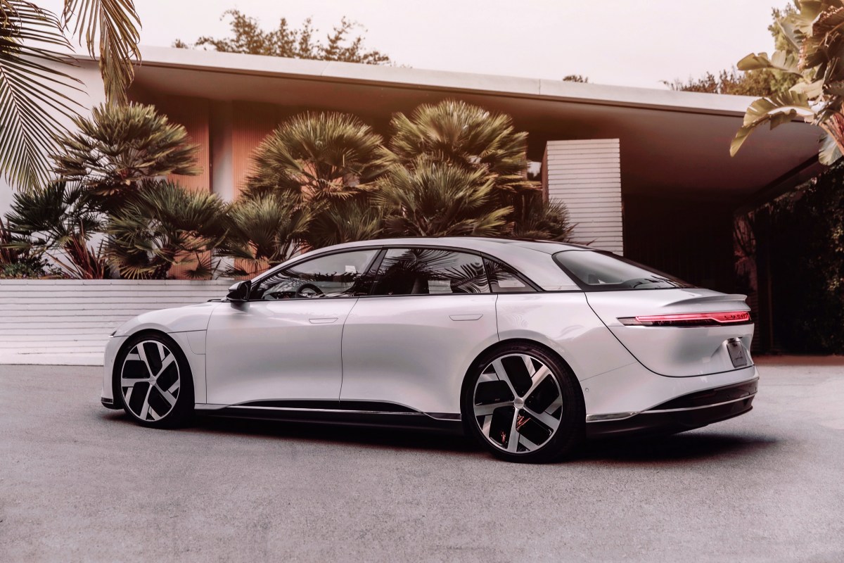 lucid-motors-sets-new-record-for-ev-deliveries-as-it-seeks-'escape-velocity'-|-techcrunch