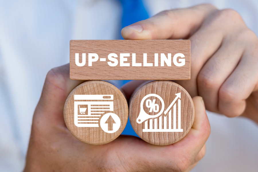 what-is-upselling?-steps,-best-practices-&-examples