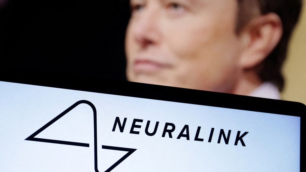 elon-musk's-neuralink-brain-chip-implant-now-stable-in-first-patient