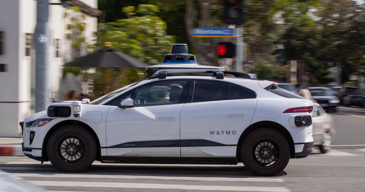 waymo-cameras-capture-footage-of-person-charged-in-alleged-robotaxi-tire-slashings-|-techcrunch