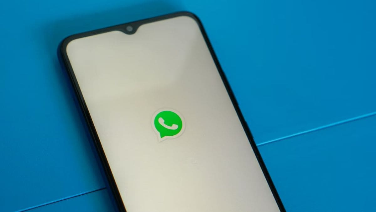 whatsapp-is-reportedly-testing-an-on-device-live-translation-feature