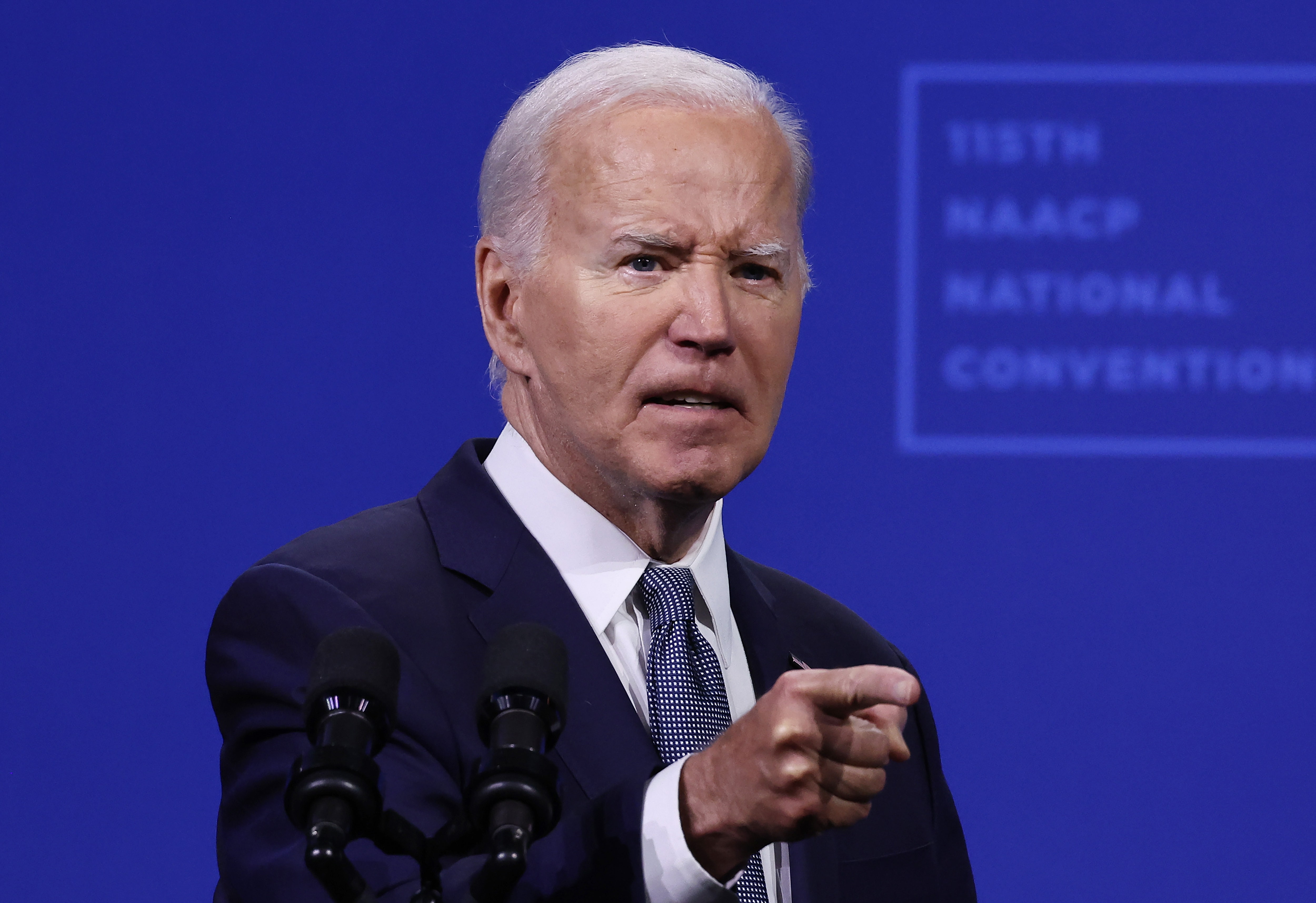 staffers-were-told-biden-was-leaving-race-in-email-telling-them-to-check-x