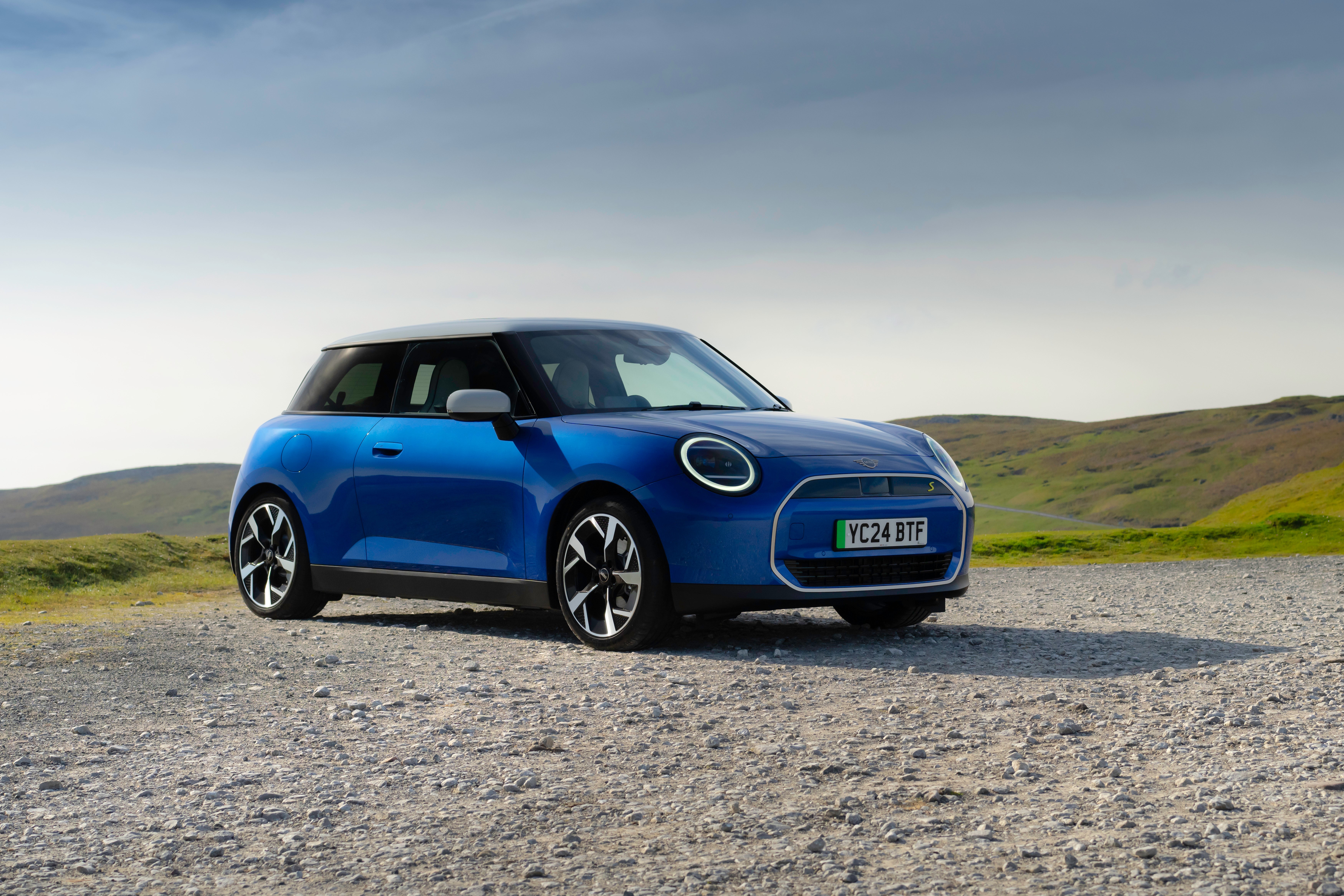 the-seriously-fun-electric-mini-cooper-returns—but-there’s-a-problem