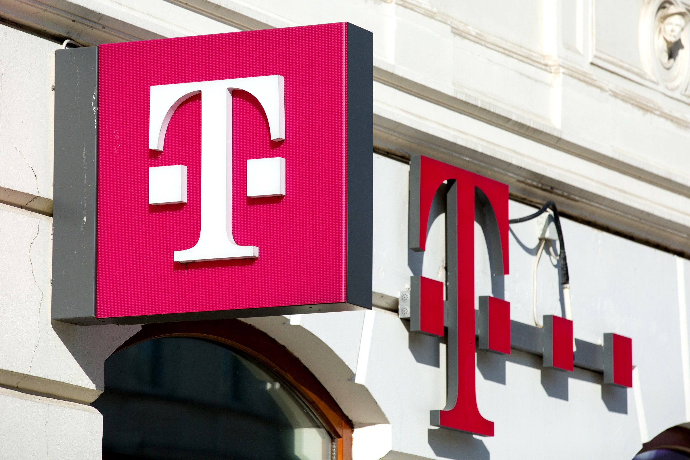 class-action-lawsuit-alleges-t-mobile-broke-its-lifetime-price-guarantee