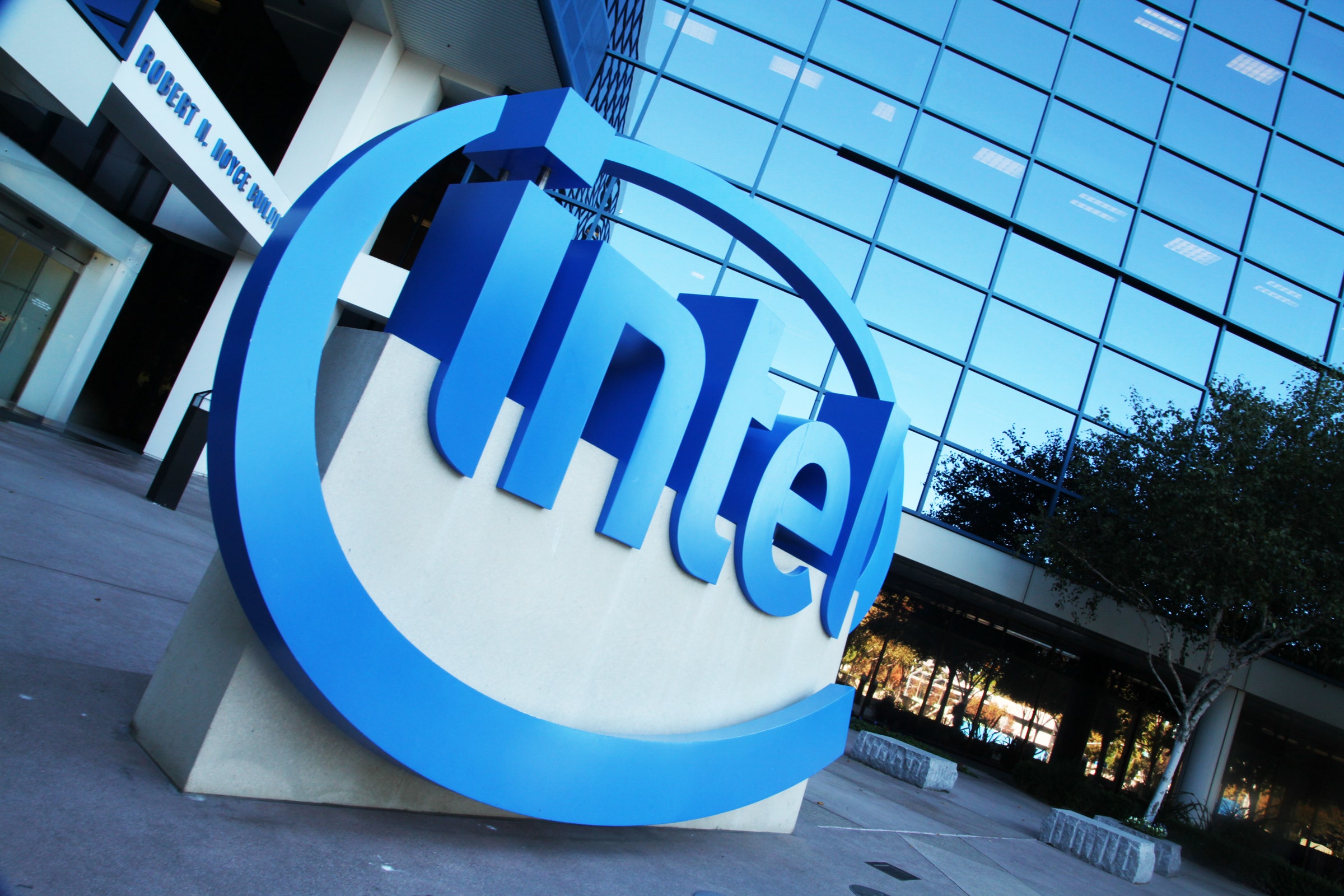 intel-is-cutting-more-than-15,000-jobs-despite-getting-billions-from-the-us-government