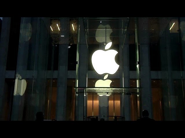 warren-buffet's-berkshire-hathaway-sells-half-its-apple-stock-|-techcrunch