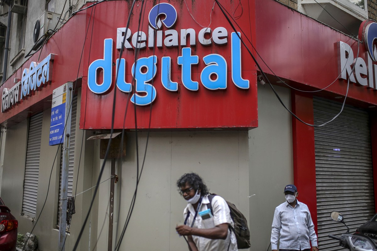 indian-conglomerate-reliance-slashed-over-42,000-jobs-last-financial-year-|-techcrunch