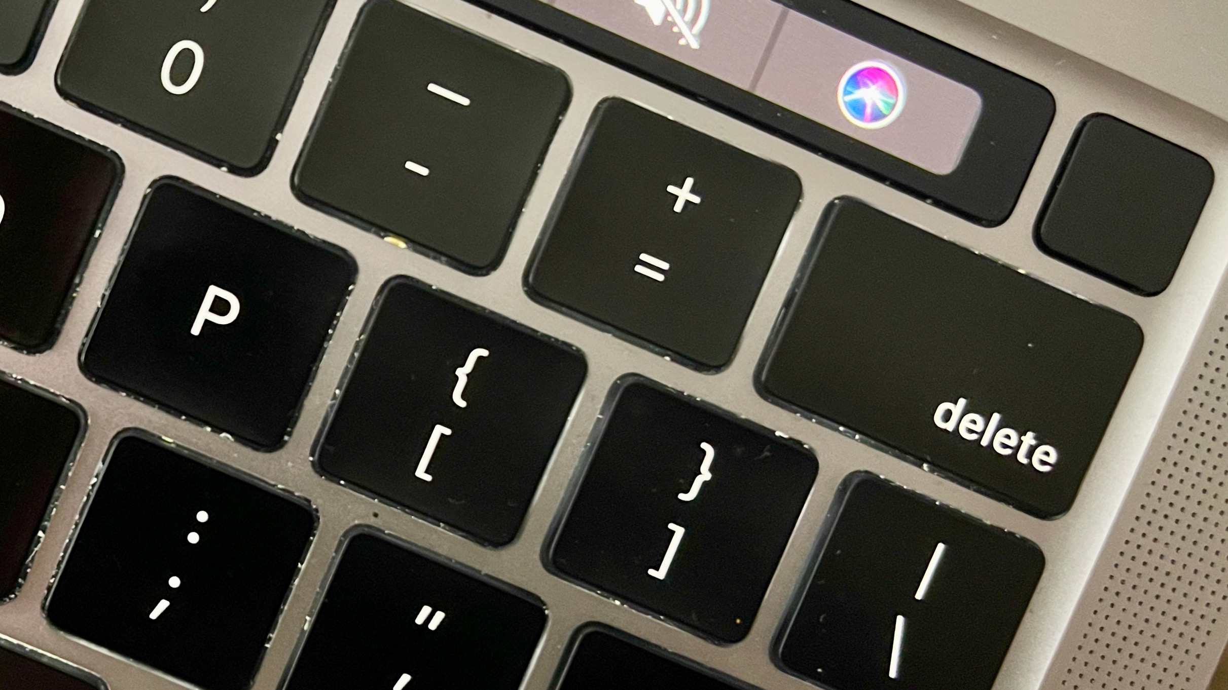 apple-is-finally-writing-checks-for-its-butterfly-keyboard-fiasco-–-so-if-you-made-a-claim-it’s-time-to-cash-in