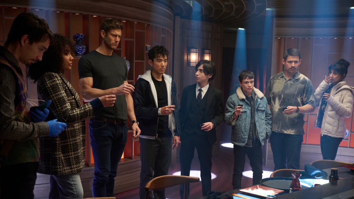 'the-umbrella-academy'-season-4-review:-a-bonkers-victory-lap