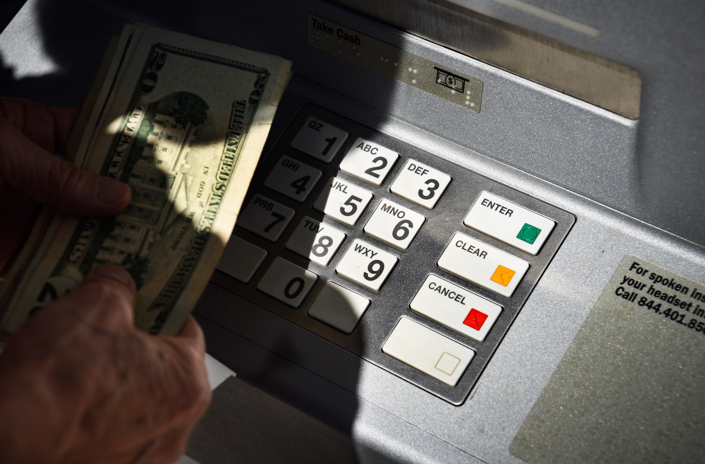 atm-software-flaws-left-piles-of-cash-for-anyone-who-knew-to-look