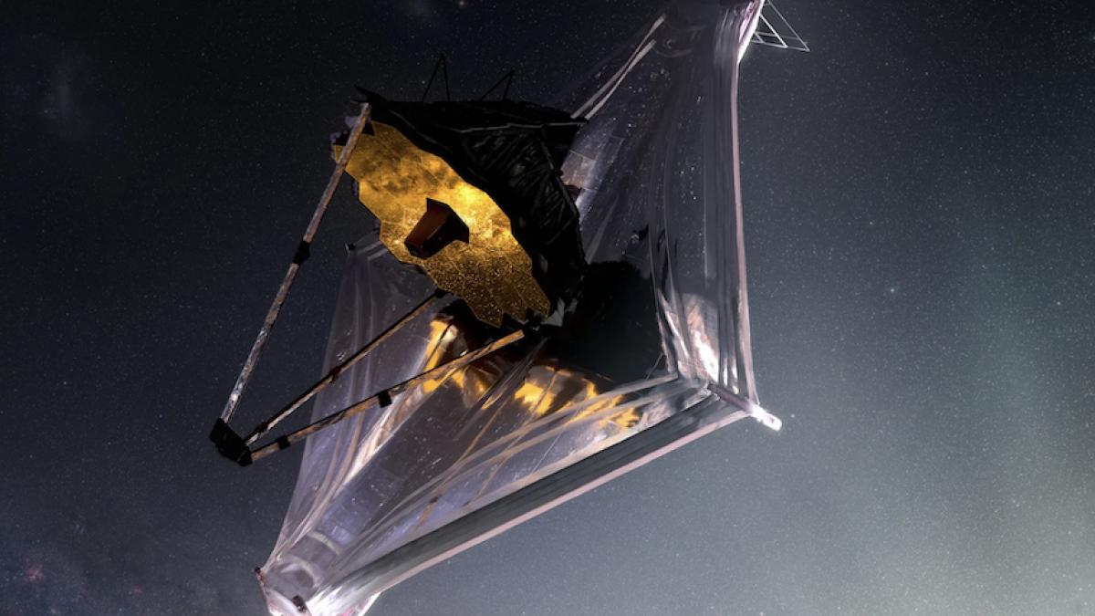 webb-telescope-just-snapped-image-of-huge-black-hole-gobbling-things