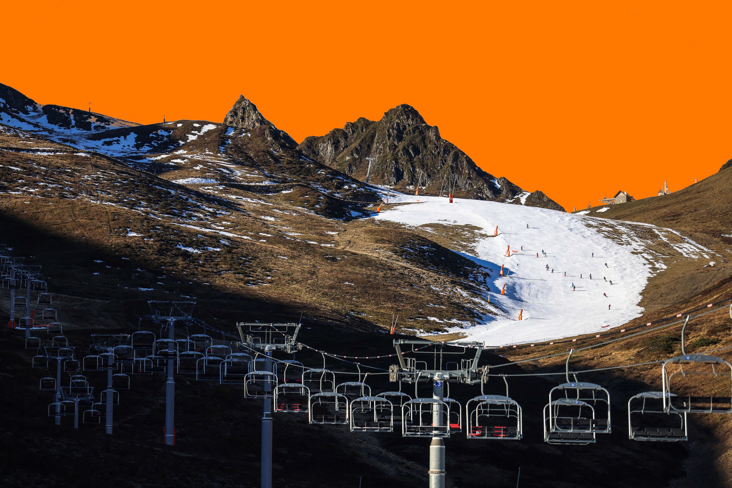 ski-resorts-are-stockpiling-snow-to-get-through-warm-winters