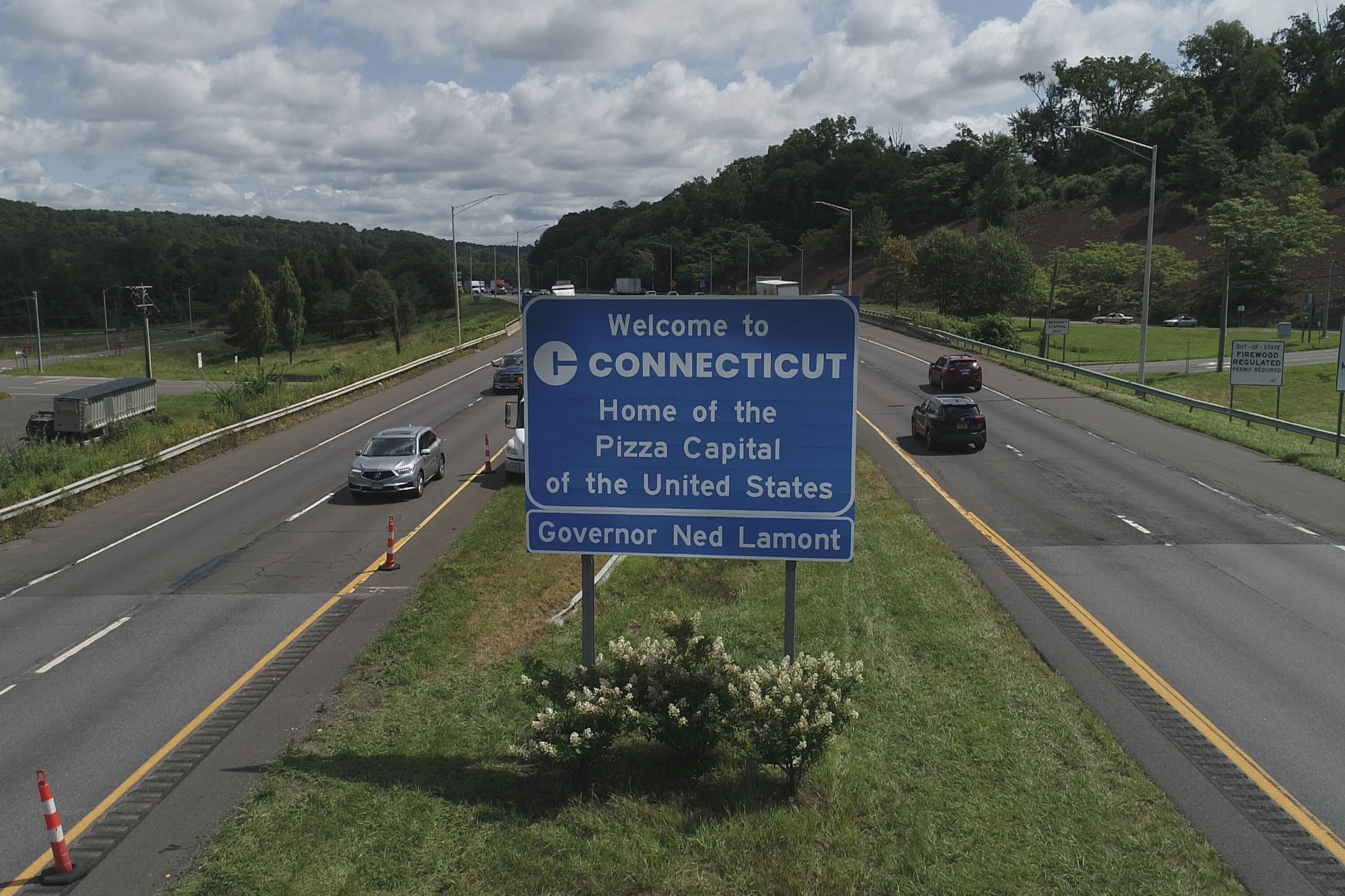 new-jersey-has-gone-to-war-with-connecticut-over-their-new-road-signs