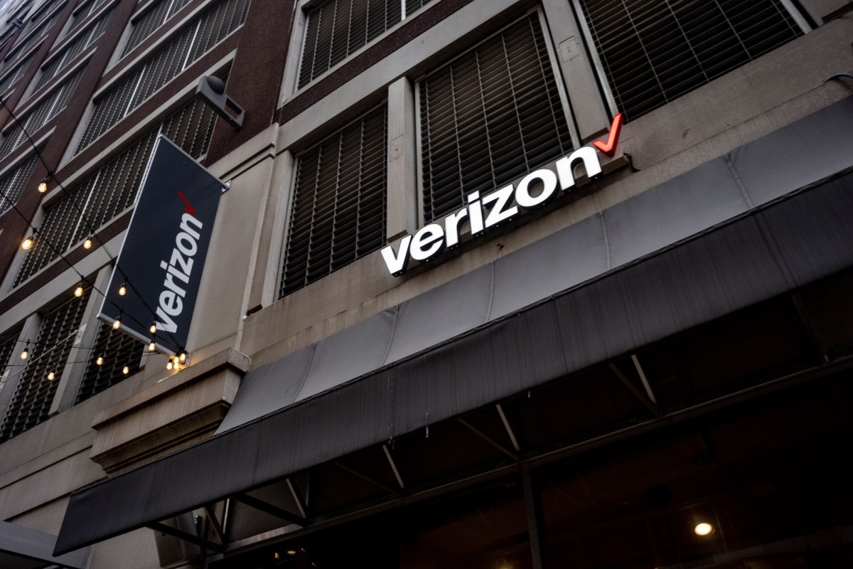 verizon-bets-on-fiber's-staying-power-as-it-acquires-frontier-for-$20b-|-techcrunch