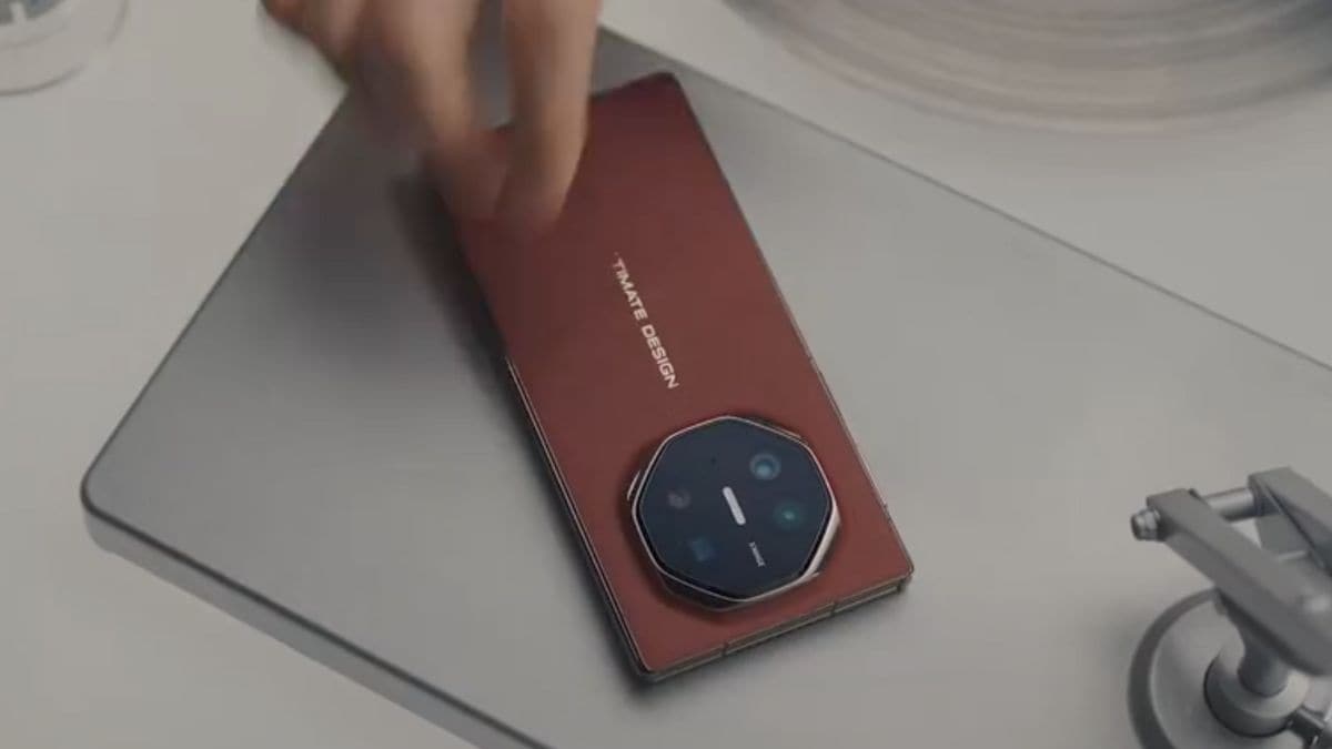 huawei-mate-xt-may-come-in-a-red-colourway,-teaser-video-suggests