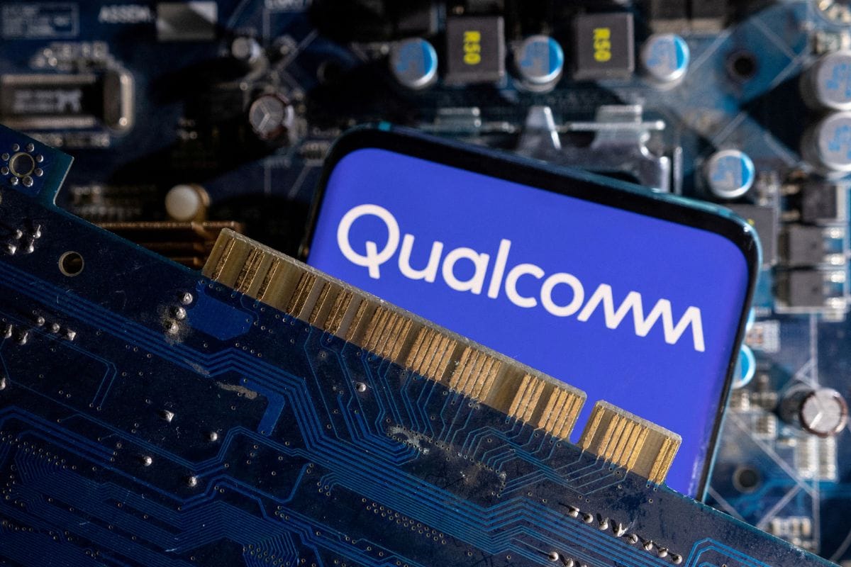 qualcomm-said-to-be-exploring-buying-pieces-of-intel-chip-design-business