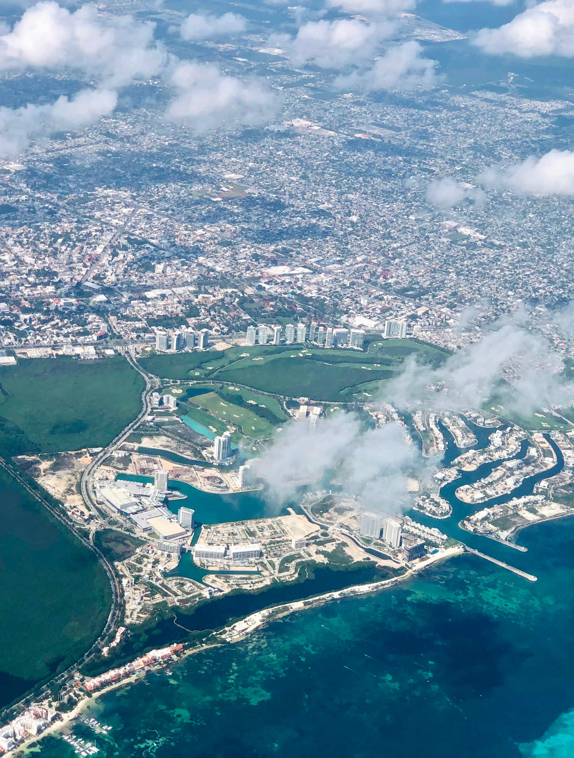 what-cancun’s-tourists-don’t-see-is-a-sprawling-concrete-jungle