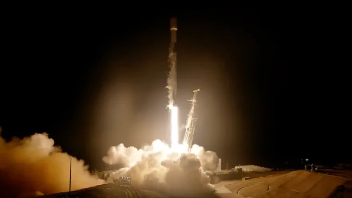 spacex-falcon-9-successfully-deploys-spy-satellites-for-us-nro