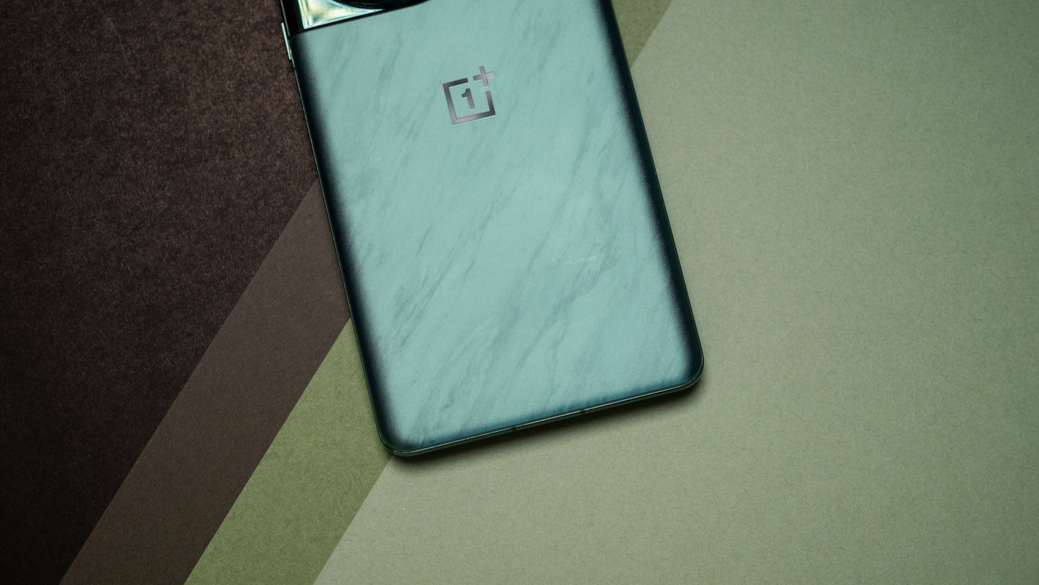 the-oneplus-13-is-making-its-debut-way-sooner-than-expected