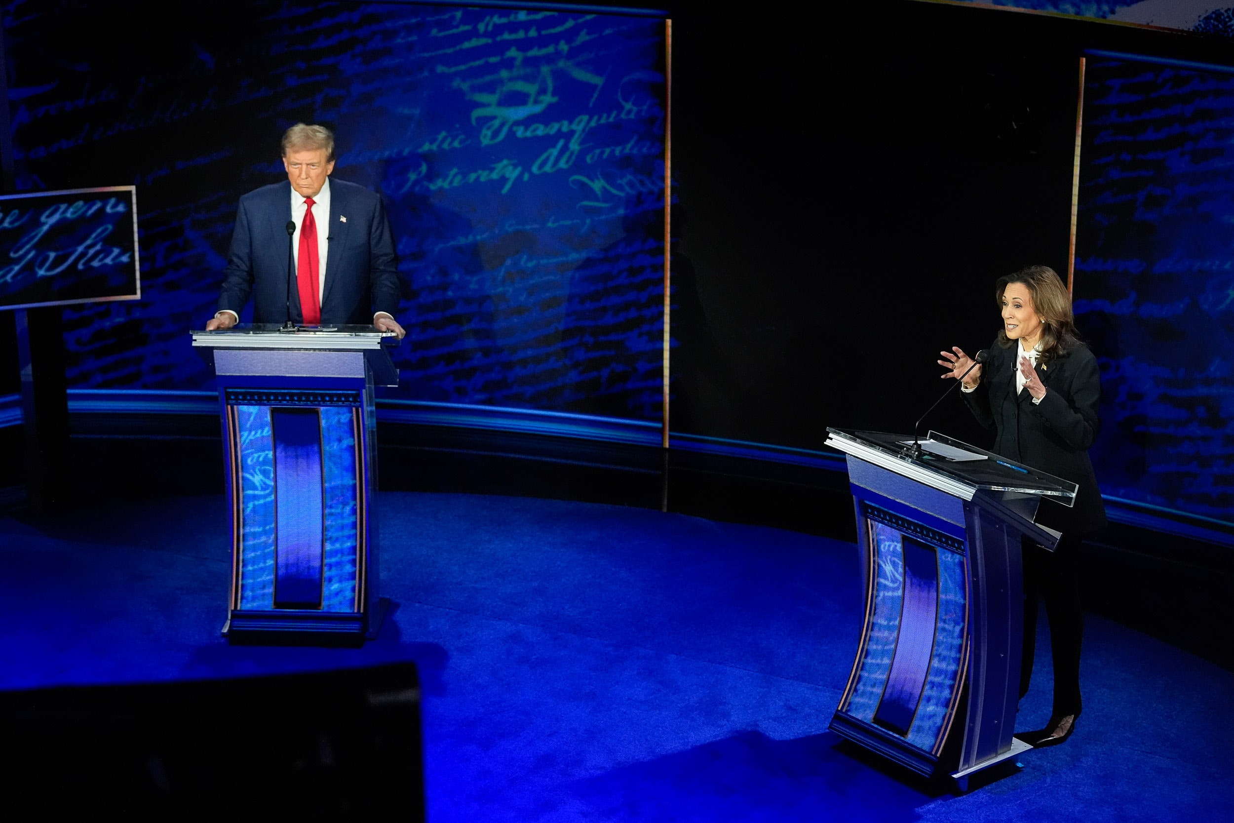 trump-fans-spread-debate-conspiracy-about-microphone-earrings